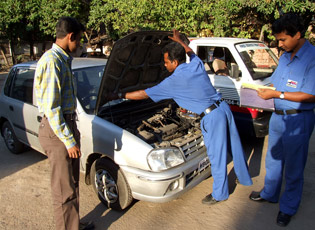 What are the signs of a bad car battery?